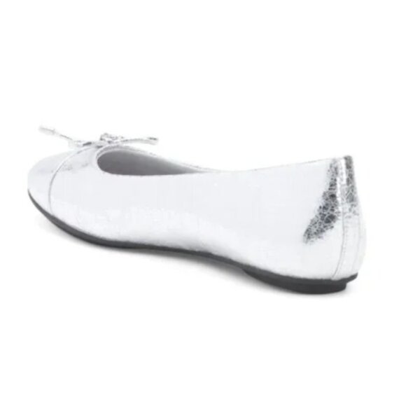 NWT ANNE KLEIN Metallic Finish Silver Luci Flats Bow Accent Shoes - Picture 2 of 11